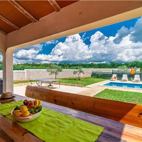 6 bedroom villa with pool near Sveti Lovrec and Poreč, sleeps 12